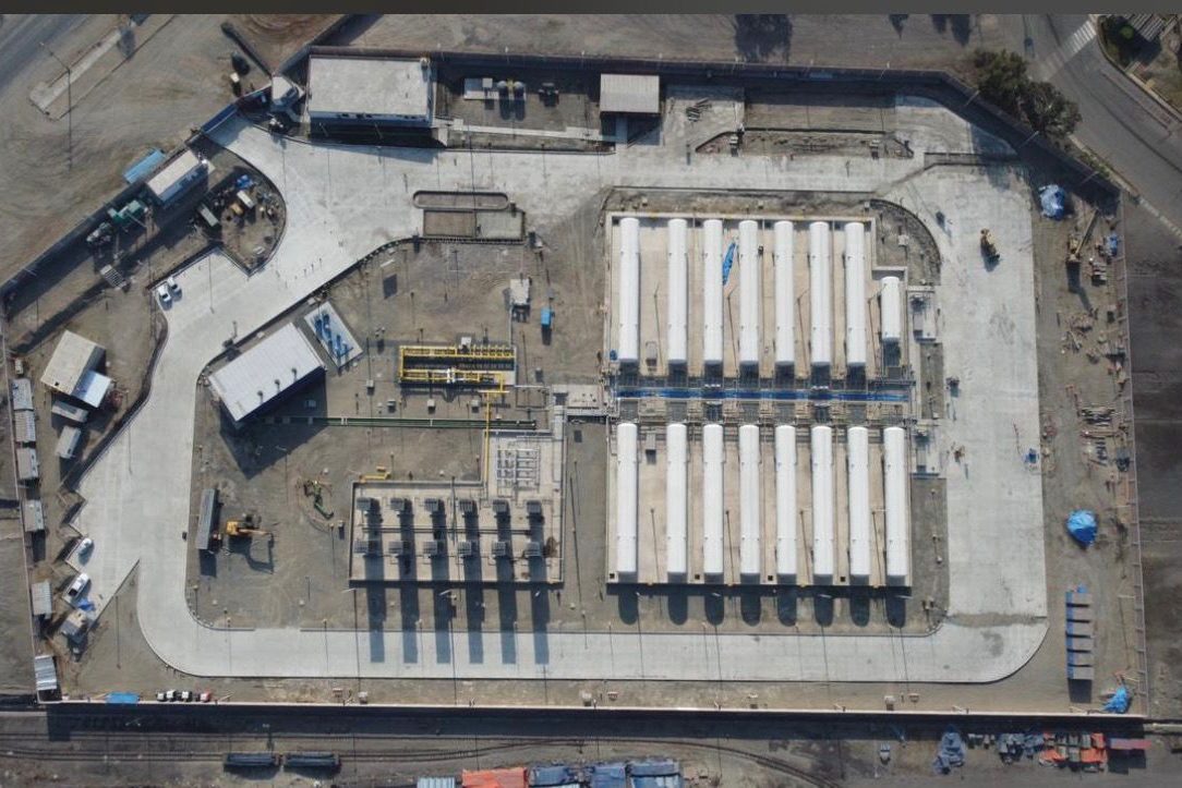 Vista aérea de la estación de almacenamiento de gas de Chimbote, Perú